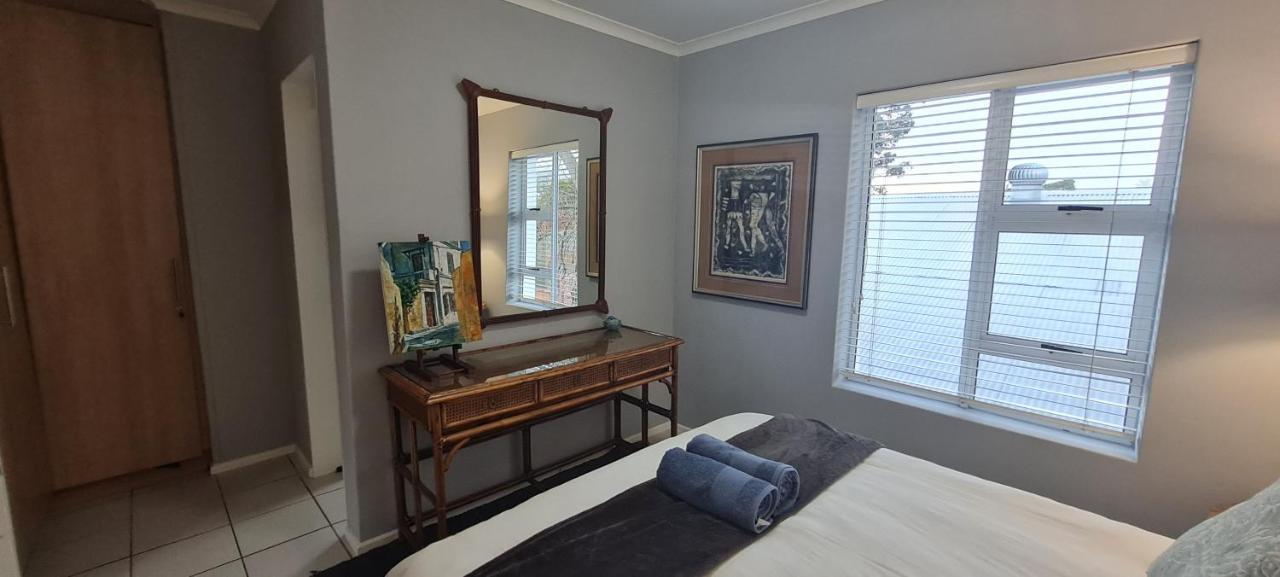 Oyster Apartment *